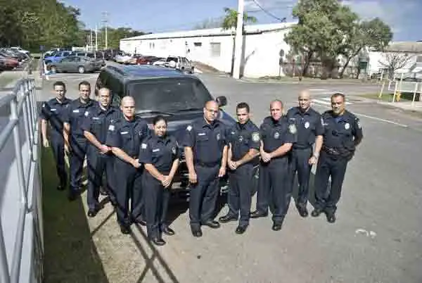 PROFESSIONAL & TRAINED SECURITY GUARD WITH ADVANCE TECHNOLOGY​